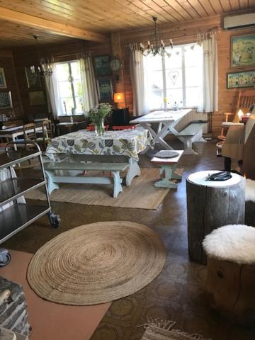 Paeivin Pirtti - Pirttikahvila Ja B&B ลูออสโต ภายนอก รูปภาพ